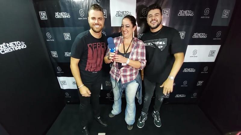 O COMEÇO DE TODOS É IGUAL . . . ÁRDUO . . . MUITAS VEZES PENSAMOS EM DESISTIR. MAS, IMAGINA SÓ RECEBER O RECADO DE PESSOAS QUE ESTÃO NA ESTRADA E JÁ SÃO RECONHECIDOS INTERNACIONALMENTE. OLHA QUEM MANDOU RECADO PARA A DUPLA SERTANEJA SENSAÇÃO DO MOMENTO .